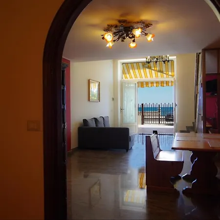 Apartment Nick & Santo's Holiday Homes Beach Front Lux Giardini Naxos