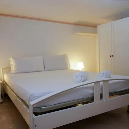 Nick & Santo's Holiday Homes Beach Front Lux Apartment *