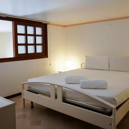 Nick & Santo's Holiday Homes Beach Front Lux Apartment