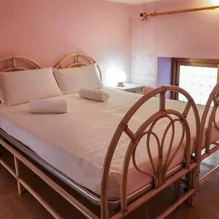 Nick & Santo's Holiday Homes Beach Front Lux Apartment