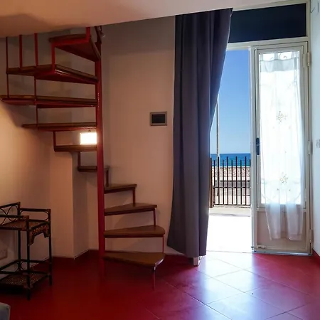Nick & Santo's Holiday Homes Beach Front Lux Apartment Giardini Naxos